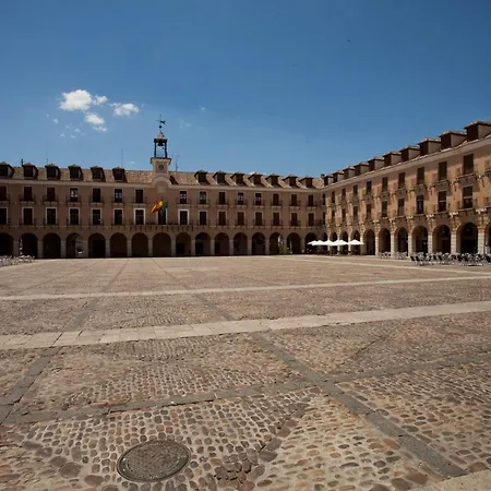 Plaza Mayor 3*